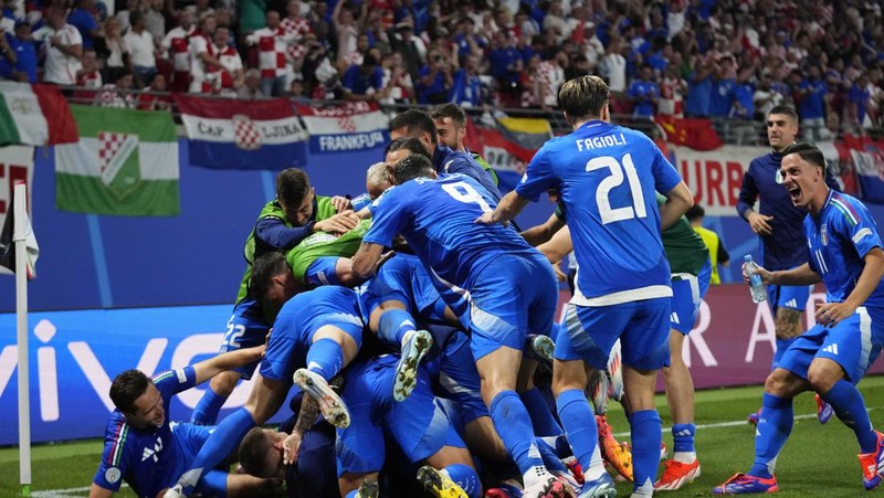 Reaksi Luka Modric dari Kroasia usai laga Grup B antara Kroasia melawan Italia pada turnamen sepak bola Euro 2024 di Leipzig, Jerman, Senin, 24 Juni 2024. (AP Photo/Sunday Alamba)