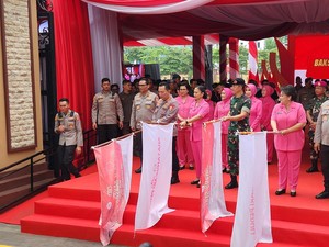 Kapolri Pimpin Pelepasan Baksos dan Bansos Sambut HUT Bhayangkara Ke-78
