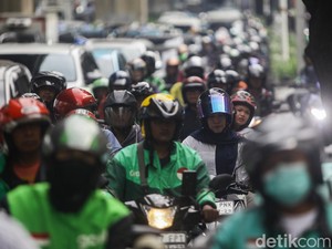 Lalu Lintas Manggarai Macet Pagi Ini, TransJ Juga Terhambat