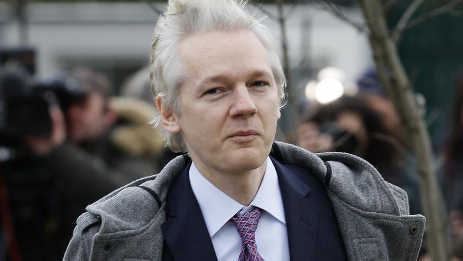 Pendiri WikiLeaks Julian Assange tiba di Pengadilan Belmarsh Magistrates di London, 7 Februari 2011. (AP Photo/Kirsty Wigglesworth/File Foto)