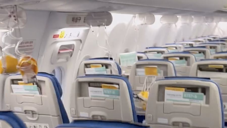 Pesawat Korean Air Penerbangan KE189 mengalami insiden sebelum mendarat di Taichung, Taiwan, setelah dialihkan sehari sebelumnya karena kerusakan, menyebabkan 13 orang dirawat di rumah sakit. (Instagram @nancy10in)