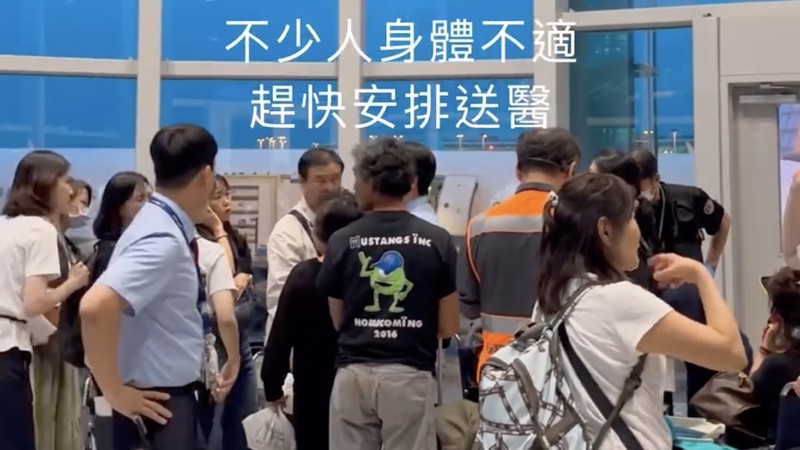 Pesawat Korean Air Penerbangan KE189 mengalami insiden sebelum mendarat di Taichung, Taiwan, setelah dialihkan sehari sebelumnya karena kerusakan, menyebabkan 13 orang dirawat di rumah sakit. (Instagram @nancy10in)
