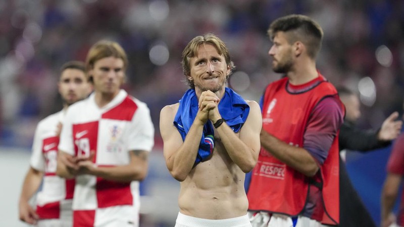 Reaksi Luka Modric dari Kroasia usai laga Grup B antara Kroasia melawan Italia pada turnamen sepak bola Euro 2024 di Leipzig, Jerman, Senin, 24 Juni 2024. (AP Photo/Sunday Alamba)