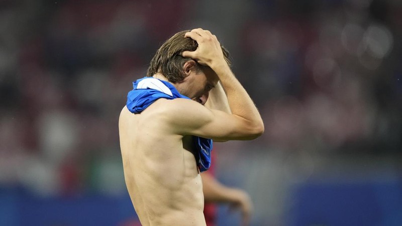 Reaksi Luka Modric dari Kroasia usai laga Grup B antara Kroasia melawan Italia pada turnamen sepak bola Euro 2024 di Leipzig, Jerman, Senin, 24 Juni 2024. (AP Photo/Sunday Alamba)