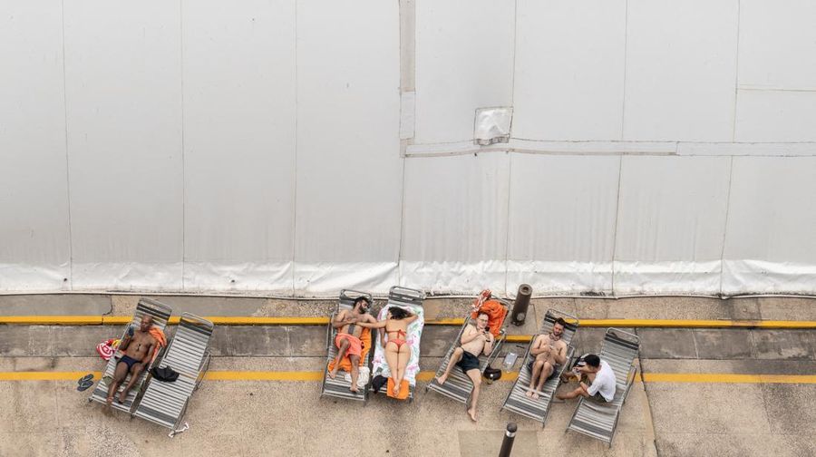 People sunbathe during a heatwave affecting the U.S. Northeast in New York City, U.S., June 23, 2024. REUTERS/Jeenah Moon     TPX IMAGES OF THE DAY