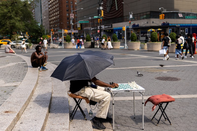People sunbathe during a heatwave affecting the U.S. Northeast in New York City, U.S., June 23, 2024. REUTERS/Jeenah Moon     TPX IMAGES OF THE DAY