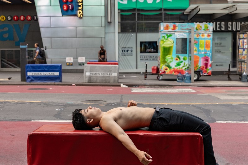 People sunbathe during a heatwave affecting the U.S. Northeast in New York City, U.S., June 23, 2024. REUTERS/Jeenah Moon     TPX IMAGES OF THE DAY