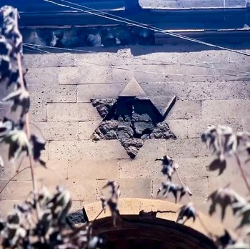 Potret Sinagoga Yahudi di Dagestan Rusia Hangus Dibakar 'Teroris'