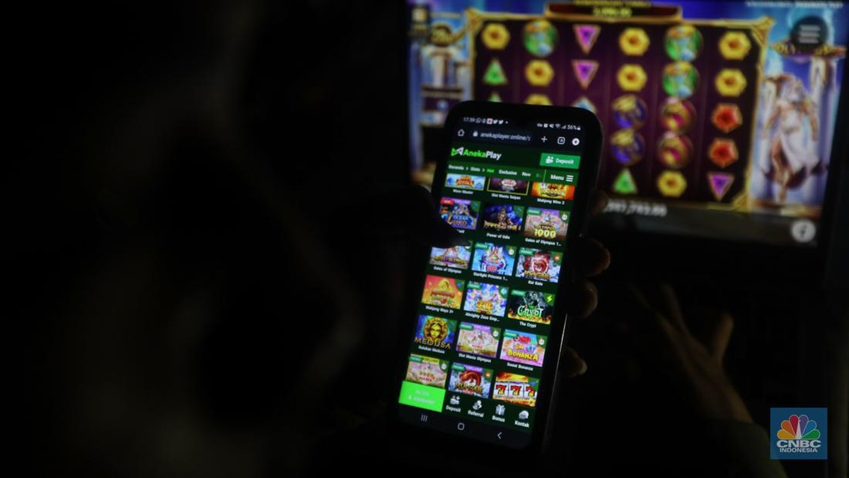 Mafia Judol Punya Modus Baru, Petani Dibayar Rp 100 Ribu Buka Rekening