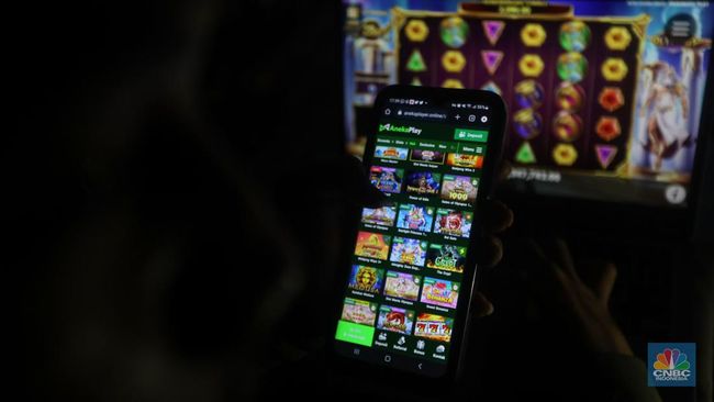 Pemerintah Ungkap Aplikasi Sarang Judi Online di RI, Bukan TikTok-WA
