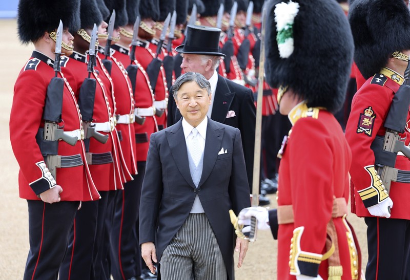 Dari kiri, Permaisuri Jepang Masako, dan Kaisar Naruhito disambut oleh Raja Charles III dan Ratu Camilla dari Inggris pada upacara penyambutan kunjungan kenegaraan mereka ke Inggris, di Horse Guards Parade, London, Selasa, 25 Juni 2024. Dari kiri, Permaisuri Jepang Masako, dan Kaisar Naruhito disambut oleh Raja Charles III dan Ratu Camilla dari Inggris pada upacara penyambutan kunjungan kenegaraan mereka ke Inggris, di Horse Guards Parade, London, Selasa, 25 Juni 2024. (Chris Jackson/Pool Photo via AP)