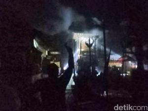 Pura di Klungkung Terbakar Seusai Umat Sembahyang Piodalan Buda Cemeng Kelawu