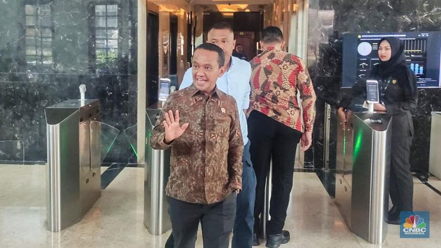 Menteri Investasi Bahlil Lahadalia ke Kantor ESDM. (վ/Verda Nano Setiawan)