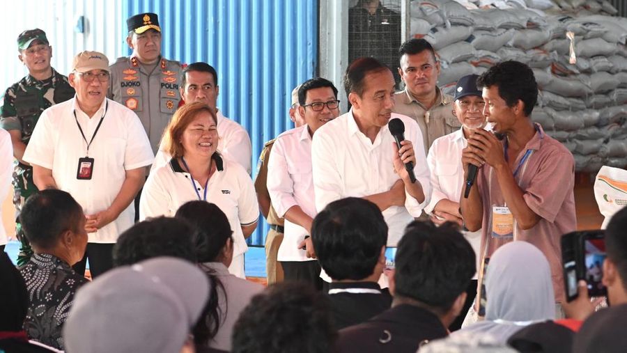Presiden Joko Widodo (Jokowi) memastikan bantuan pangan beras 10 kilogram bakal dilanjut. (Biro Pers RI)