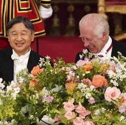 Potret Mesra Kaisar Jepang Naruhito Kunjungi Raja Inggris Charles III
