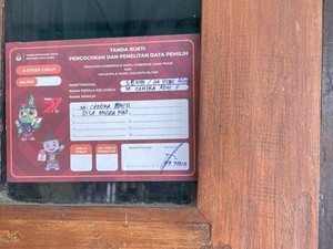 Duh, 1.000 Stiker Coklit KPU Kabupaten Tertukar dengan Kota Blitar
