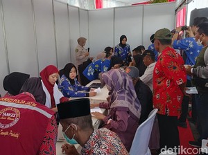 Antusiasnya Warga Lumajang Ikuti Bhakti Kesehatan Polda Jatim