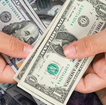 Bukti Warga RI Makin Buru Dolar AS Saat Rupiah Melemah