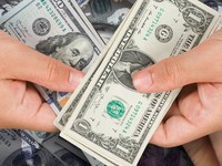 Pemilik Dolar AS Simak Ucapan Mantan Menkeu Soal Nasib Rupiah