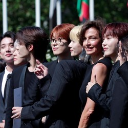 Rayakan 10 Tahun Debut, Seventeen Rilis Album