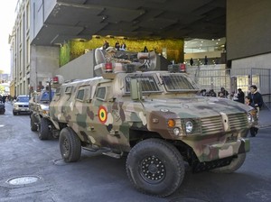 Kudeta di Bolivia, Kendaraan Lapis Baja Tabrak Istana Kepresidenan