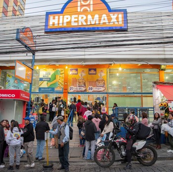 Kudeta Militer Buat Panic Buying di Sini, Supermarket & ATM Diserbu