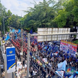 Massa Buruh Geruduk Kantor Sri Mulyani Tolak Tapera, Jalan Ini Ditutup