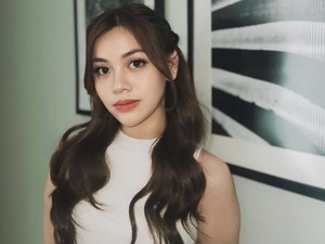 Frislly Herlind Berduka Kehilangan Cinta Pertama, Ayahnya Meninggal Dunia