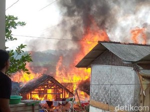 Korsleting Listrik Picu Kebakaran di Majalengka, 2 Rumah Hangus