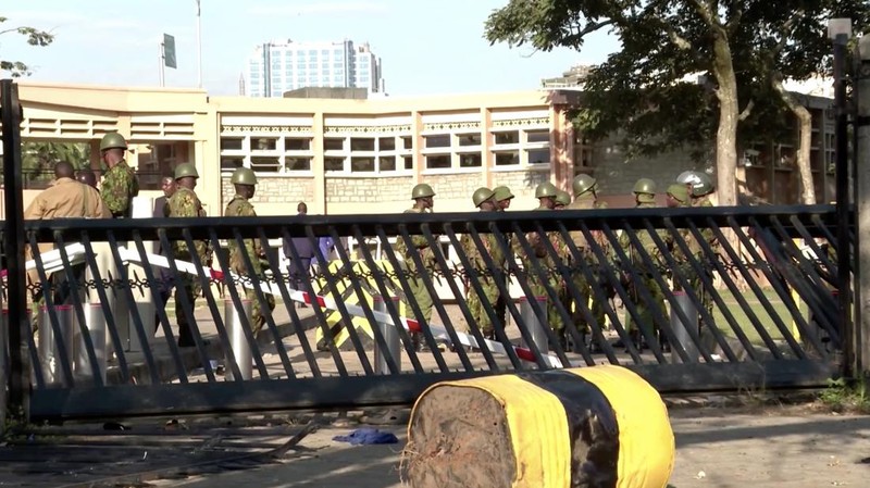 Gedung parlemen Kenya mengalami kerusakan usai diserbu warga yang menolak akan RUU Kenaikan Pajak. (Tangkapan Layar Video Reuters/)