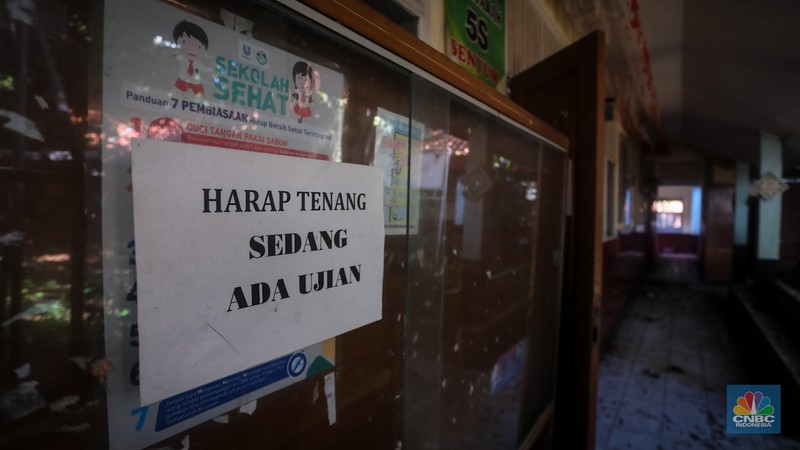 Kondisi SDN Pondok Cina (Pocin) 01 yang terbengkalai di Jalan Margonda, Kota Depok, Jawa Barat, Kamis (27/6/2024). (CNBC Indonesia/Faisal Rahman)