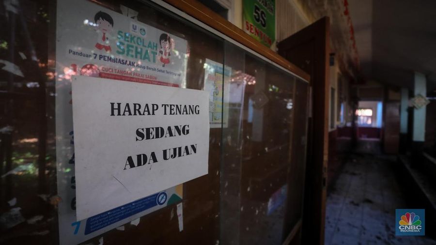 Kondisi SDN Pondok Cina (Pocin) 01 yang terbengkalai di Jalan Margonda, Kota Depok, Jawa Barat, Kamis (27/6/2024). (CNBC Indonesia/Faisal Rahman)