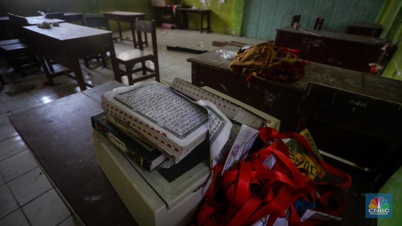 Kondisi SDN Pondok Cina (Pocin) 01 yang terbengkalai di Jalan Margonda, Kota Depok, Jawa Barat, Kamis (27/6/2024). (CNBC Indonesia/Faisal Rahman)