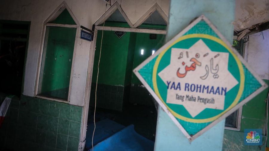 Kondisi SDN Pondok Cina (Pocin) 01 yang terbengkalai di Jalan Margonda, Kota Depok, Jawa Barat, Kamis (27/6/2024). (CNBC Indonesia/Faisal Rahman)