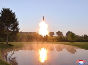 Korea Utara Tembakkan Proyektil Diduga Rudal Balistik, Jatuh ke Lautan