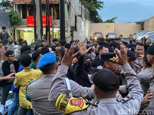Demo Tolak Tapera di Bogor Diwarnai Aksi Saling Dorong Mahasiswa dan Polisi