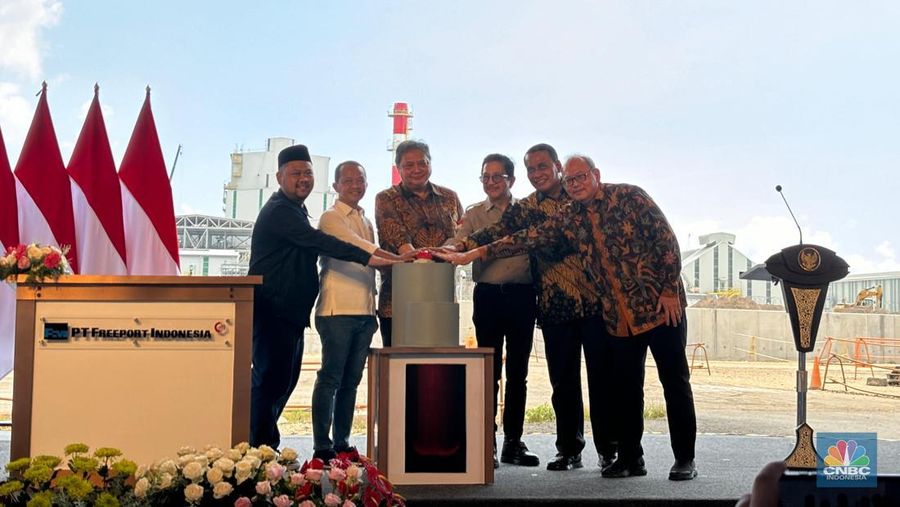 Peresmian smelter tembaga PT Freeport Indonesia di Gresik, Jatim. (²©²ÊÍøÕ¾/Firda Dwi Muliawati)