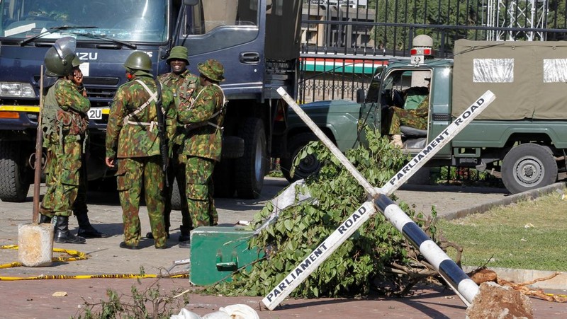 Gedung parlemen Kenya mengalami kerusakan usai diserbu warga yang menolak akan RUU Kenaikan Pajak. (Tangkapan Layar Video Reuters/)