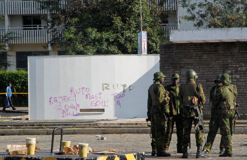 Gedung parlemen Kenya mengalami kerusakan usai diserbu warga yang menolak akan RUU Kenaikan Pajak. (Tangkapan Layar Video Reuters/)