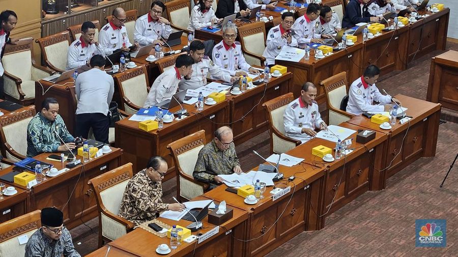Rapat Kerja Komisi I DPR RI dengan Menkominfo dan Kepala BSSN. (CNBC Indonesia/Intan)