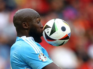 Romelu Lukaku Ikut Kecam Chelsea soal Raheem Sterling