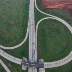 Bahlil Sebut Jalan Tol Jadi Pertimbangan Investor Tanam Duit di RI