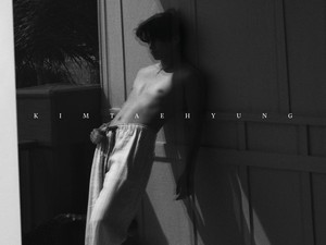 BIGHIT MUSIC Rilis Foto V BTS Shirtless, Mau Ada Proyek Apa?