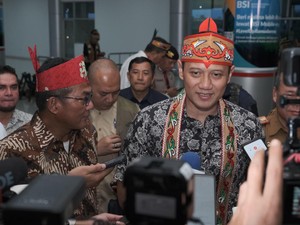 Ke Palangka Raya, AHY Buka Borneo Forum & Bagi-bagi Sertifikat Tanah