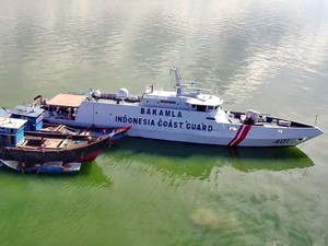Bakamla Amankan 3 Kapal Penambangan Pasir Ilegal di Perairan Karimun