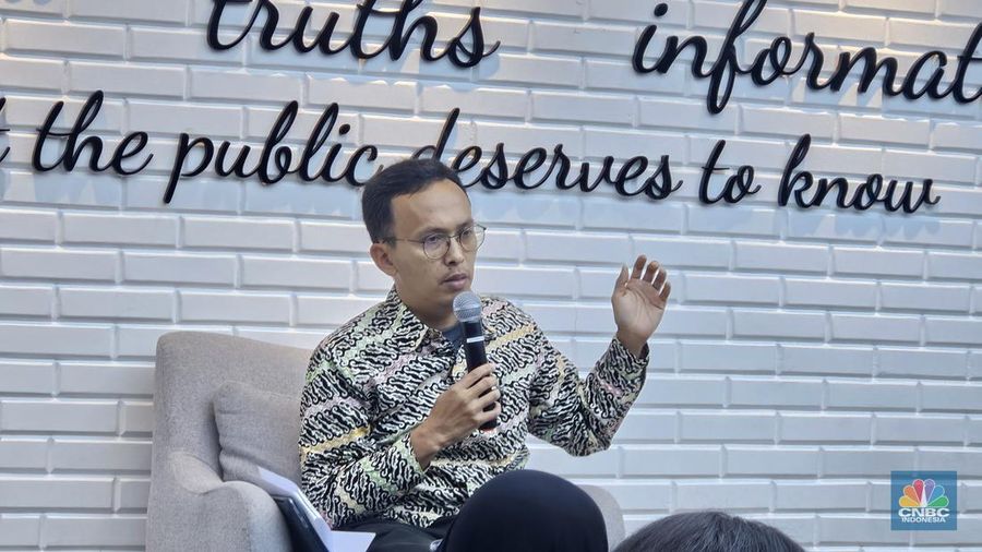 Direktur Pengendalian Aplikasi Informatika Kominfo Teguh Arifiyadi saat acara Ngopi Bareng di Kantor Kominfo, Jumat (28/6/2024). (CNBC Indonesia/Intan Rakhmayanti Dewi)