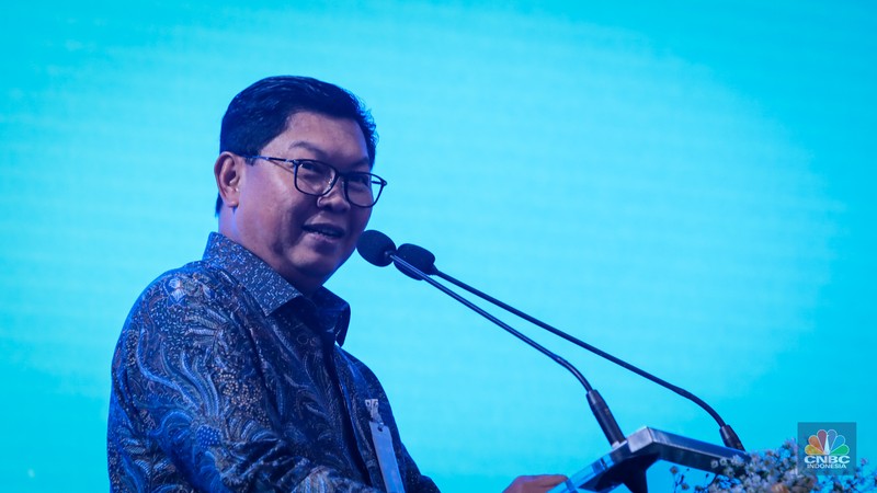 Founder & Chairman CT Corp, Chairul Tanjung (kiri) dan Direktur Utama Bank Mandiri, Darmawan Junaidi (kanan) saat penandatanganan penandatanganan MoU Layanan Transaksi Perbankan CT Corp dan Bank Mandiri di Plaza Mandiri, Jakarta, Jumat (28/6/2024). (CNBC Indonesia/Faisal Rahman) Founder & Chairman CT Corp, Chairul Tanjung (kiri) dan Direktur Utama Bank Mandiri, Darmawan Junaidi (kanan) saat penandatanganan penandatanganan MoU Layanan Transaksi Perbankan CT Corp dan Bank Mandiri di Plaza Mandiri, Jakarta, Jumat (28/6/2024). (CNBC Indonesia/Faisal Rahman)