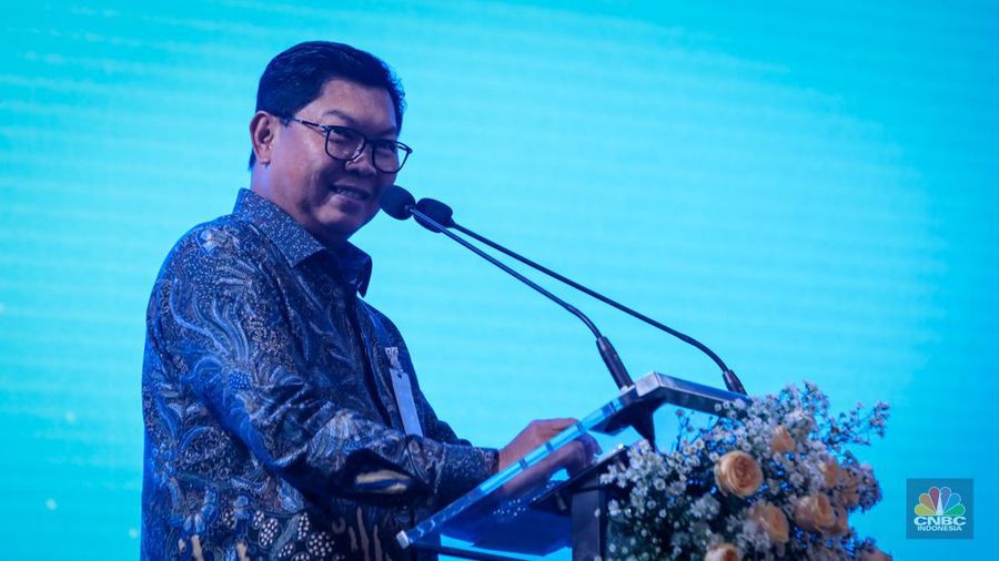 Direktur Utama Bank Mandiri, Darmawan Junaidi menyampaikan pemaparan saat acara MoU CT Corp dan Bank Mandiri di Plaza Mandiri, Jakarta, Jumat (28/6/2024). (CNBC Indonesia/Faisal Rahman)