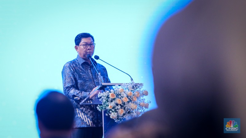 Founder & Chairman CT Corp, Chairul Tanjung (kiri) dan Direktur Utama Bank Mandiri, Darmawan Junaidi (kanan) saat penandatanganan penandatanganan MoU Layanan Transaksi Perbankan CT Corp dan Bank Mandiri di Plaza Mandiri, Jakarta, Jumat (28/6/2024). (CNBC Indonesia/Faisal Rahman) Founder & Chairman CT Corp, Chairul Tanjung (kiri) dan Direktur Utama Bank Mandiri, Darmawan Junaidi (kanan) saat penandatanganan penandatanganan MoU Layanan Transaksi Perbankan CT Corp dan Bank Mandiri di Plaza Mandiri, Jakarta, Jumat (28/6/2024). (CNBC Indonesia/Faisal Rahman)
