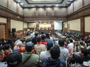 Ribut-ribut Usai Vonis SYL Bikin Pagar Ruang Sidang Tercabut